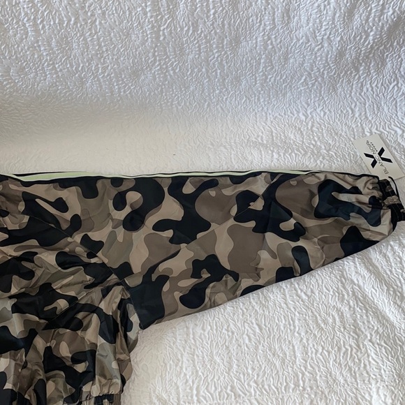 Blanc Noir Sporty Chic Wind Cropped Jacket - Picture 6 of 9